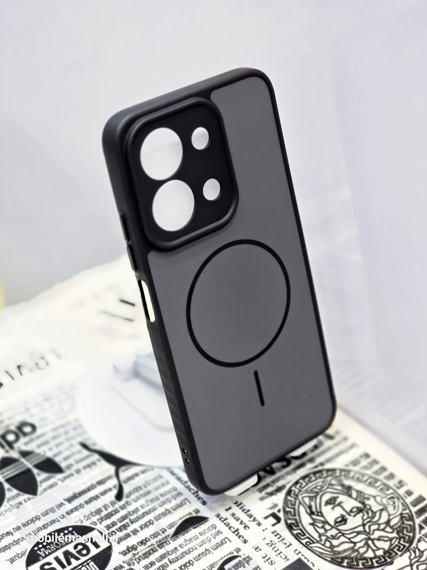 قاب رنگی طرح مگ سیف محافظ لنزدار Xiaomi Redmi 15C / Poco C85 - مشکی